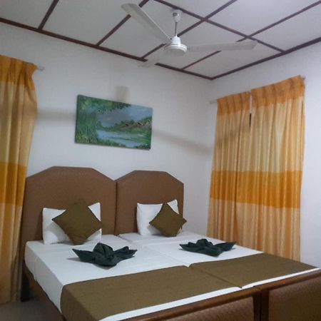 Thilaka City Hotel Anuradhapura Esterno foto