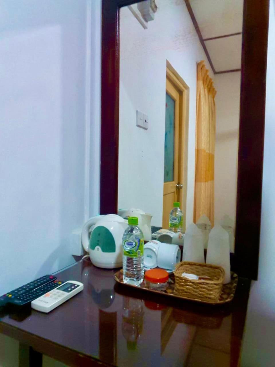 Thilaka City Hotel Anuradhapura Esterno foto