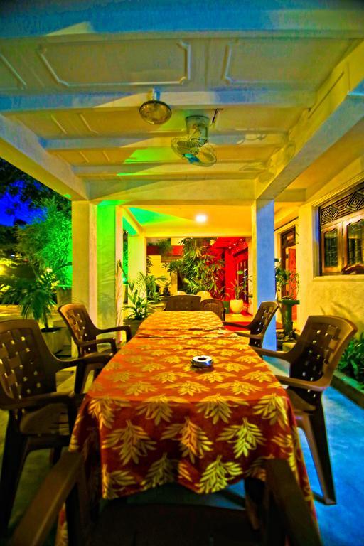 Thilaka City Hotel Anuradhapura Esterno foto