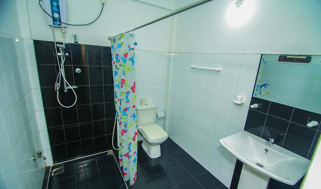 Thilaka City Hotel Anuradhapura Esterno foto