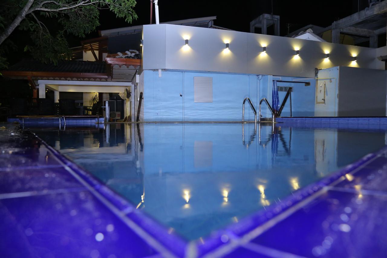 Thilaka City Hotel Anuradhapura Esterno foto