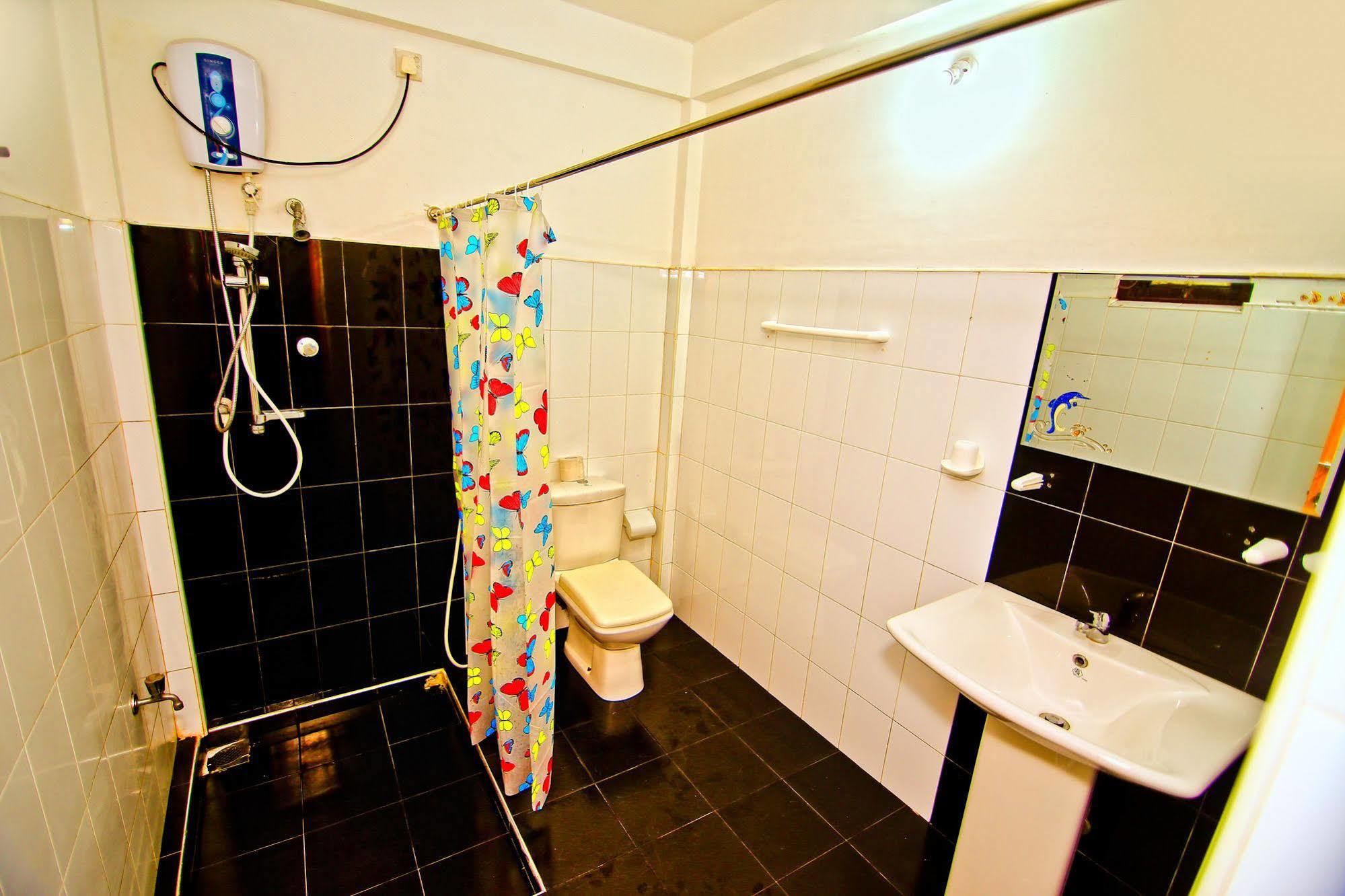 Thilaka City Hotel Anuradhapura Esterno foto