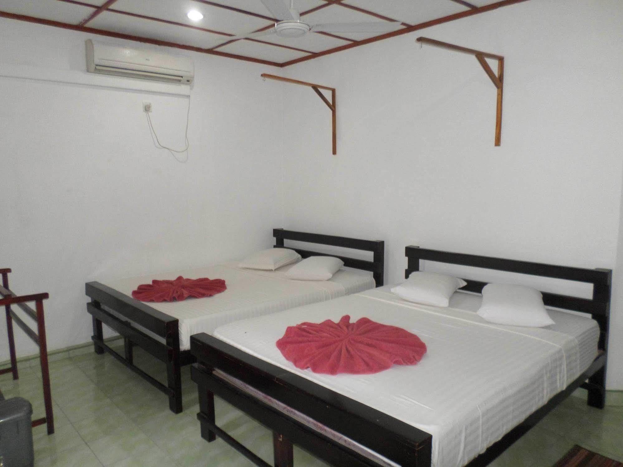 Thilaka City Hotel Anuradhapura Esterno foto
