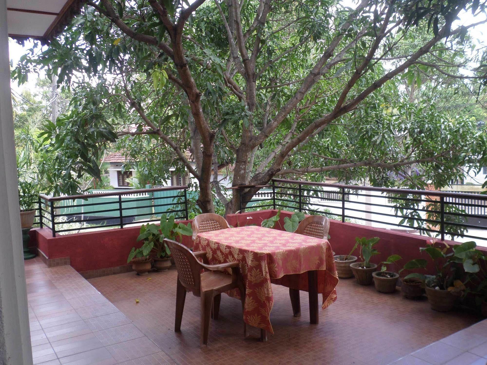 Thilaka City Hotel Anuradhapura Esterno foto