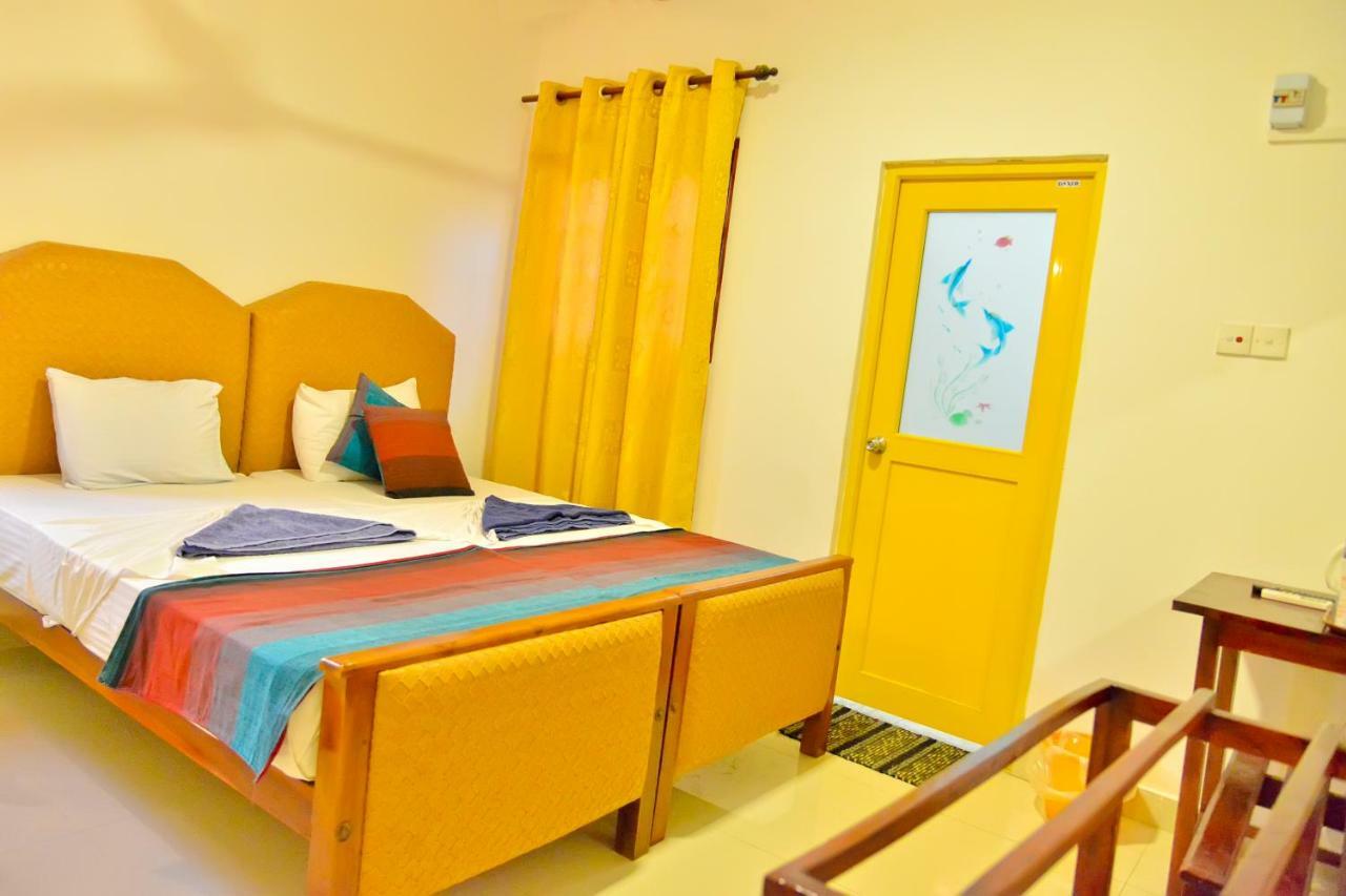 Thilaka City Hotel Anuradhapura Esterno foto