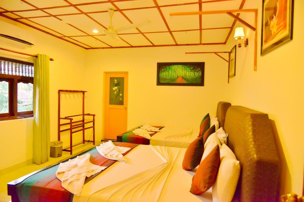 Thilaka City Hotel Anuradhapura Esterno foto