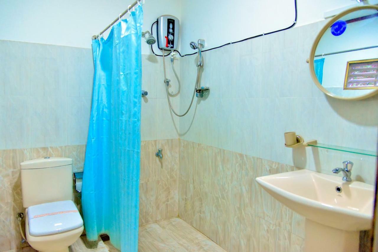 Thilaka City Hotel Anuradhapura Esterno foto